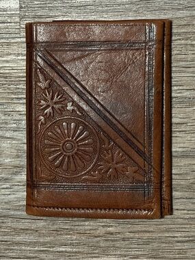 Hand-Tooled Brown Leather Card Wallet with Floral Medallion